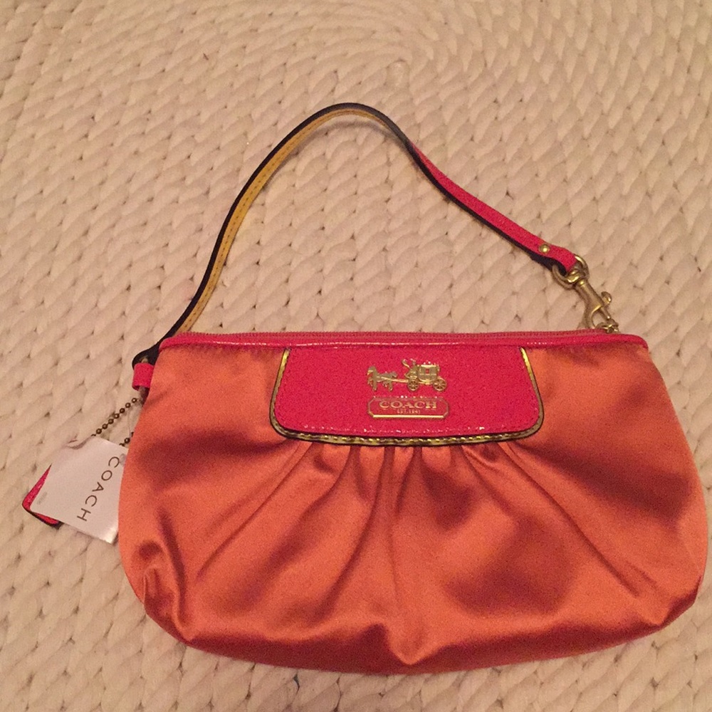 COACH CORAL & GOLD CLUTCH